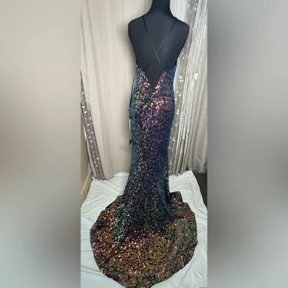 Elegant Black and Gold Evening Gown by CINDERELLA DIVINE CD972 - Picture 4 of 7